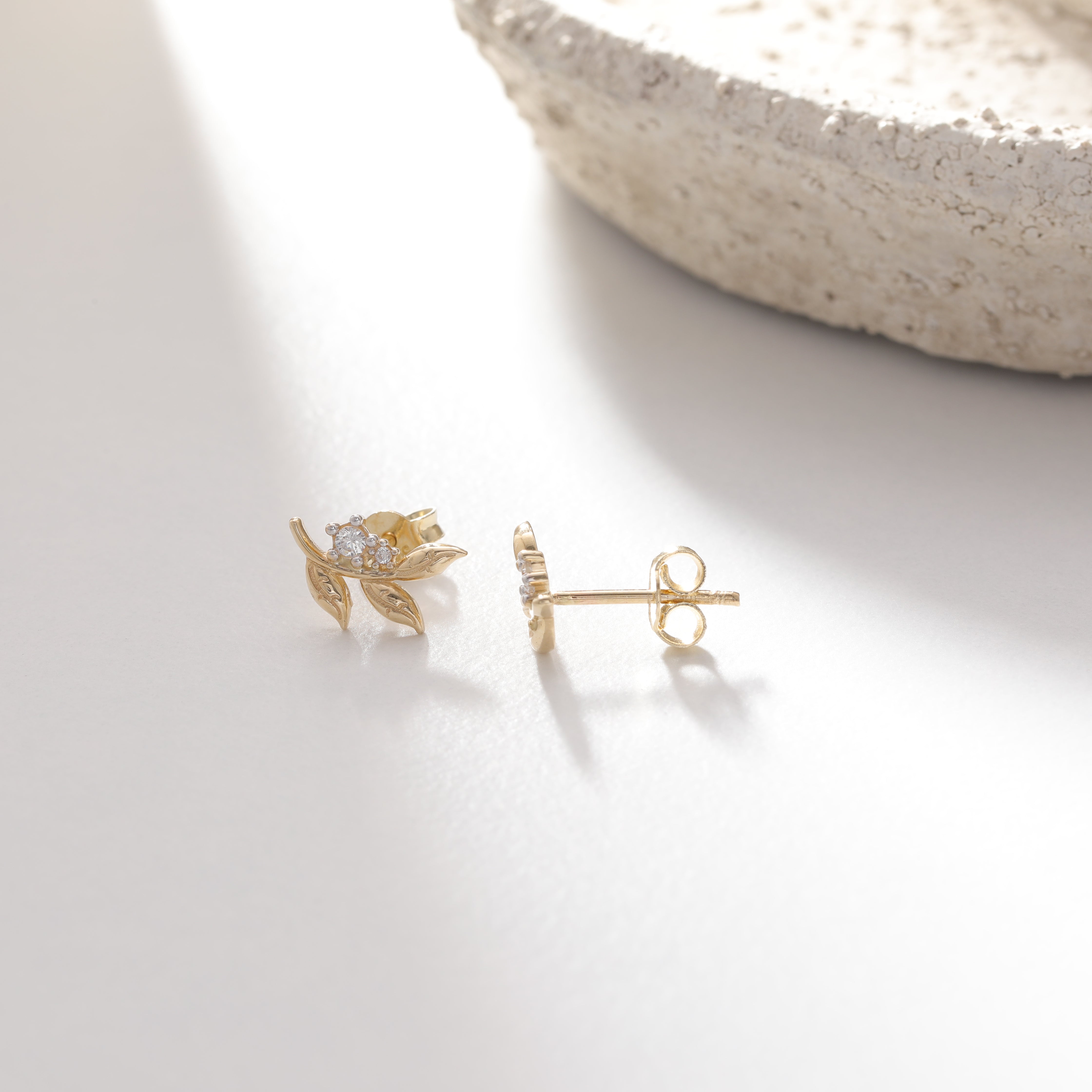 ZIRKONSTEIN BLATT DESIGN OHRRINGE | 14K GOLD
