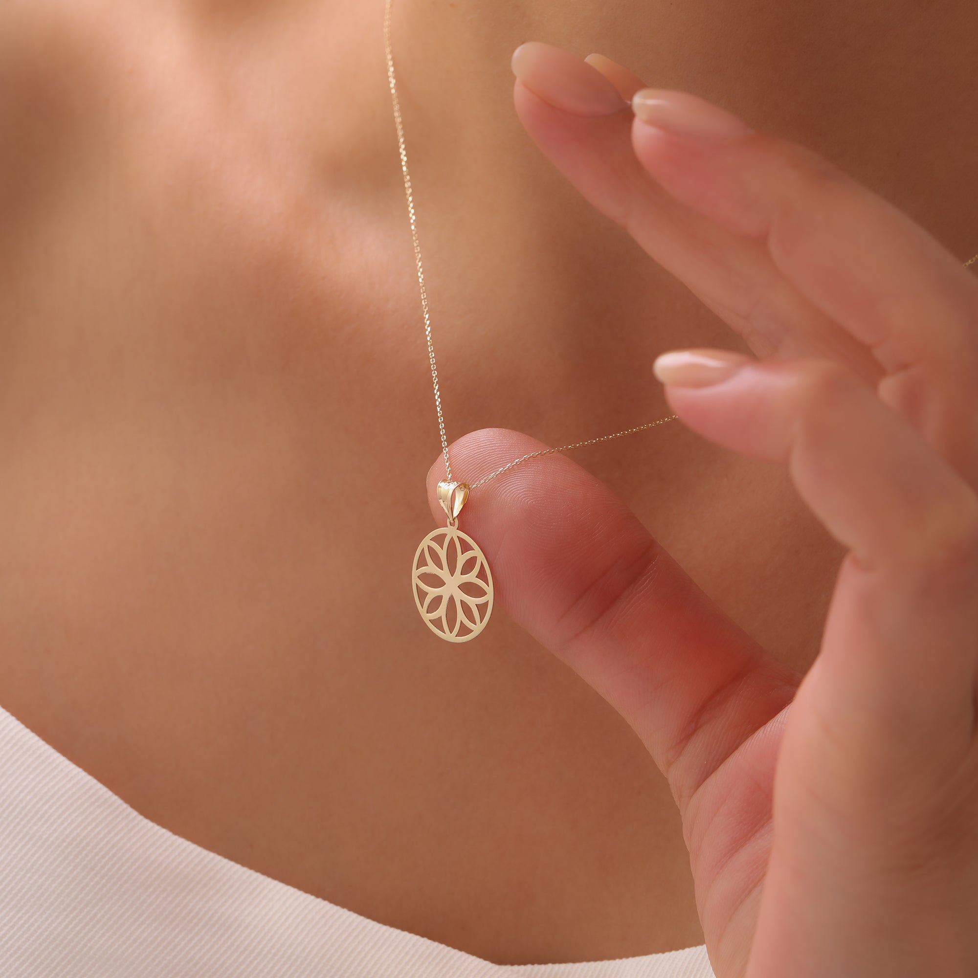 MOTIVGEMUSTERT ANHÄNGER | 14K GOLD