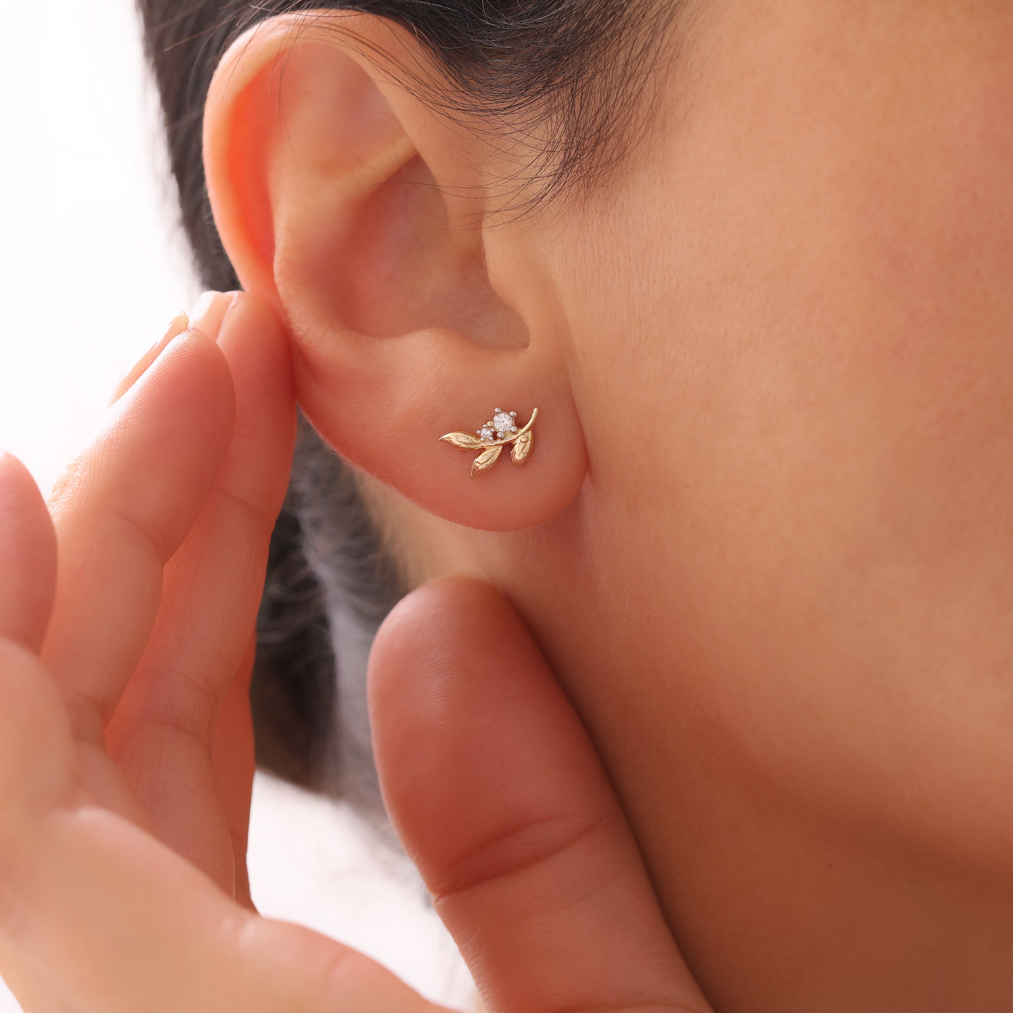 ZIRKONSTEIN BLATT DESIGN OHRRINGE | 14K GOLD