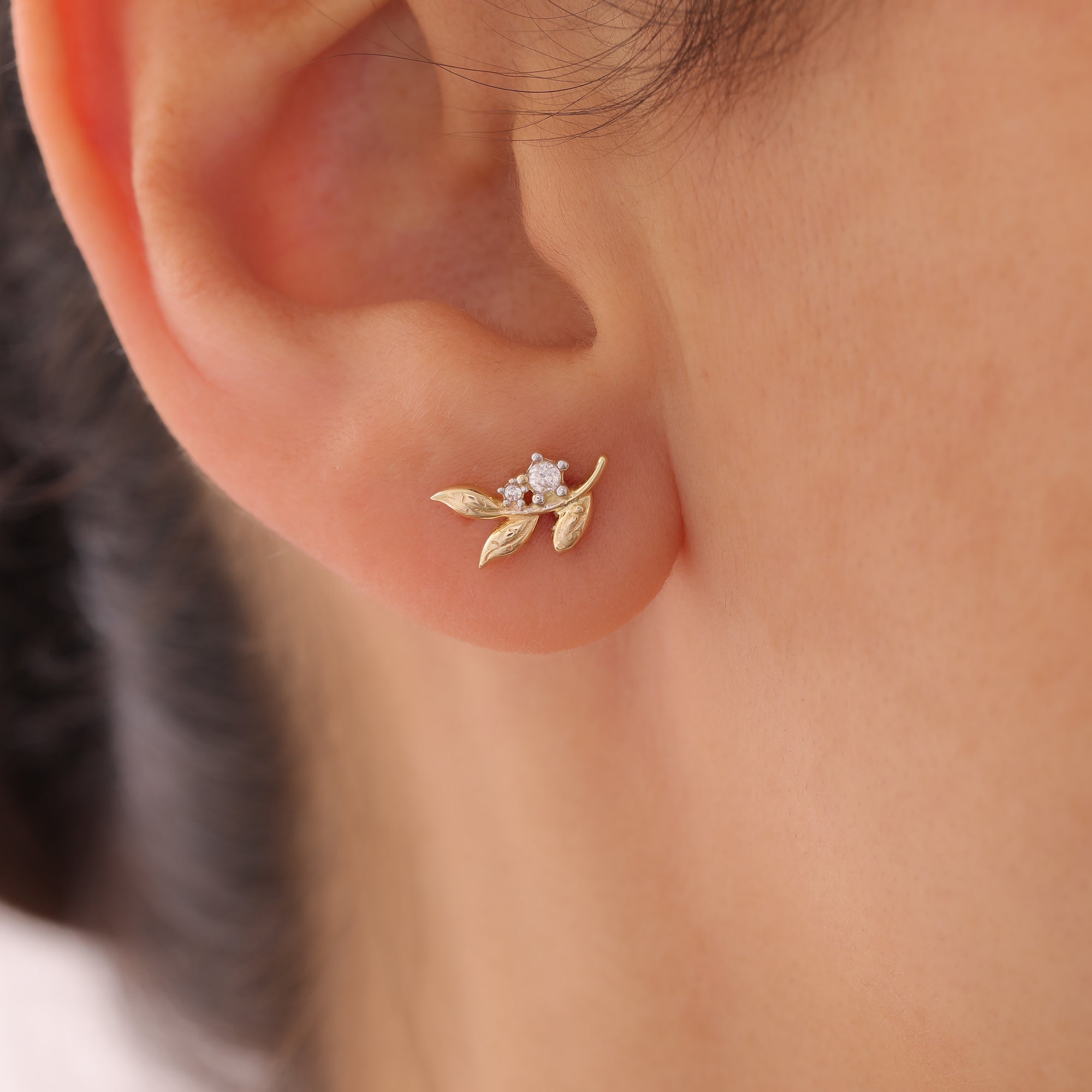 ZIRKONSTEIN BLATT DESIGN OHRRINGE | 14K GOLD