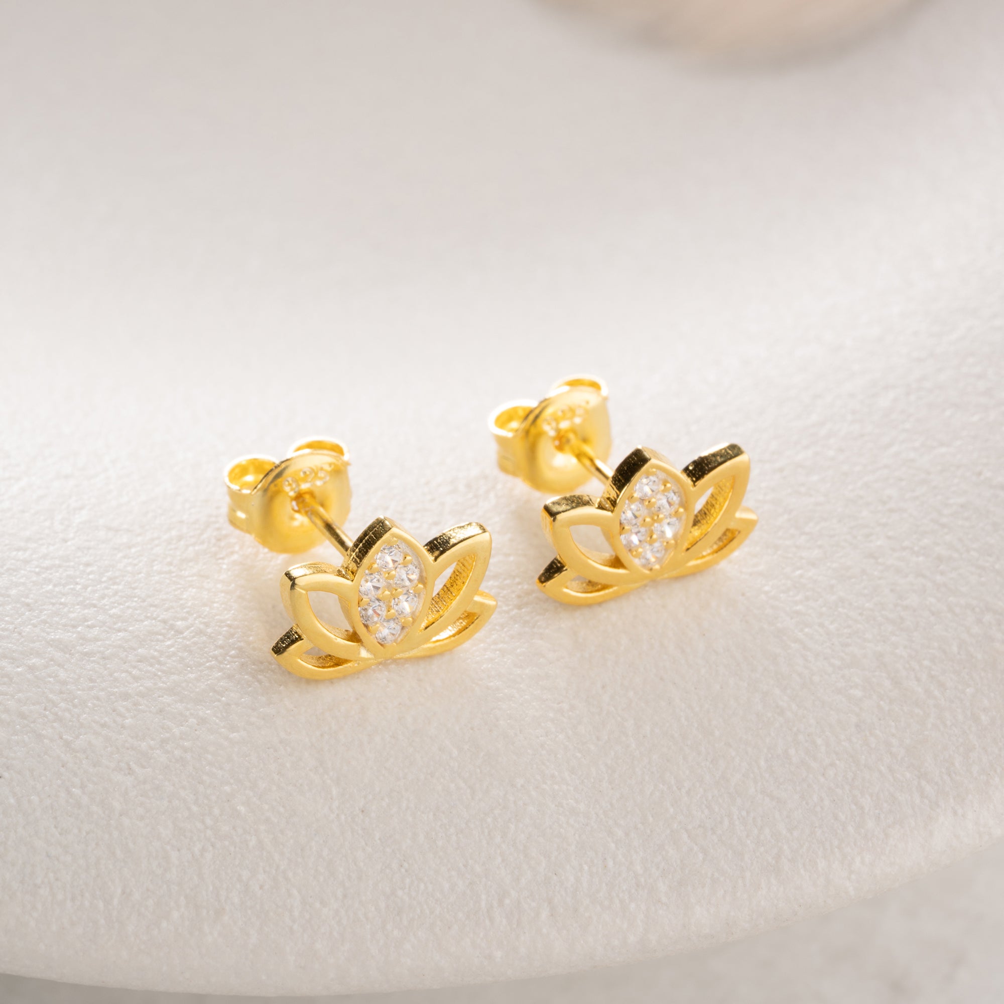LOTUS GOLD MIT STEINEN OHRRINGE | 925 SILBER