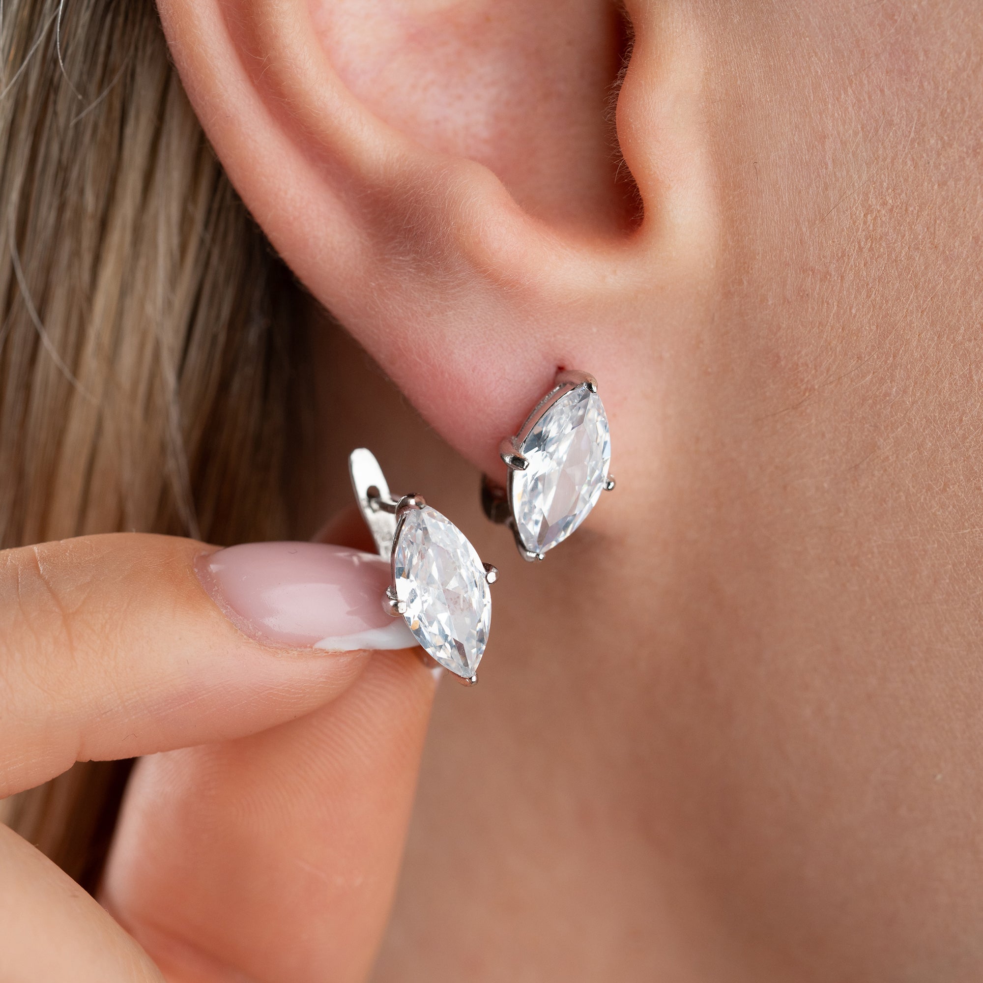 MINIMALISTISCH MIT MARQUISE-STEIN OHRRINGE | 925 SILBER