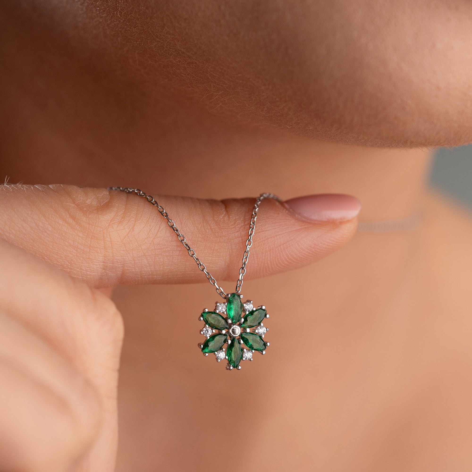 BLUME MIT GRÜNEM STEIN HALSKETTE | 925 SILBER