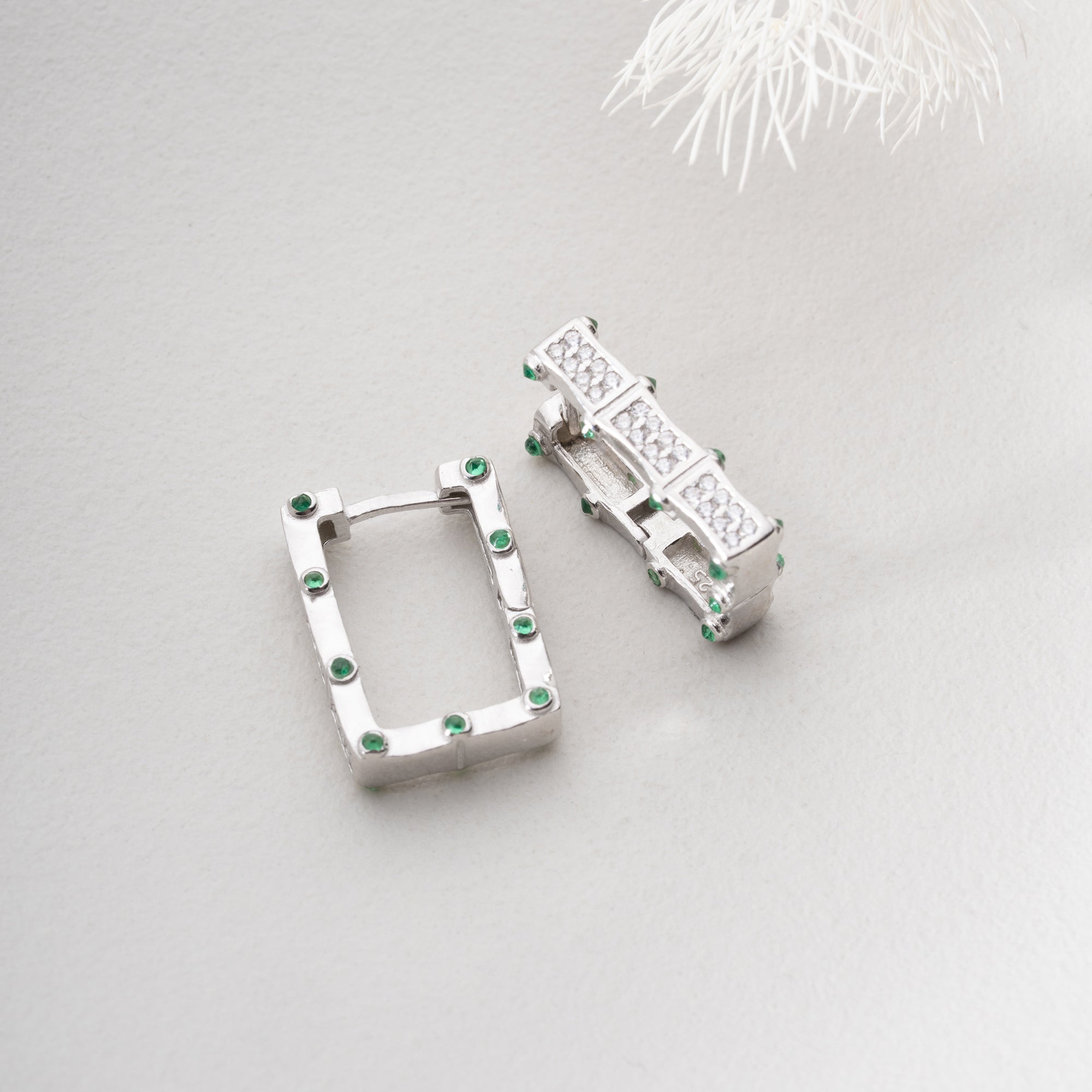 JUNA SQUARE GREEN OHRRINGE | 925 SILBER