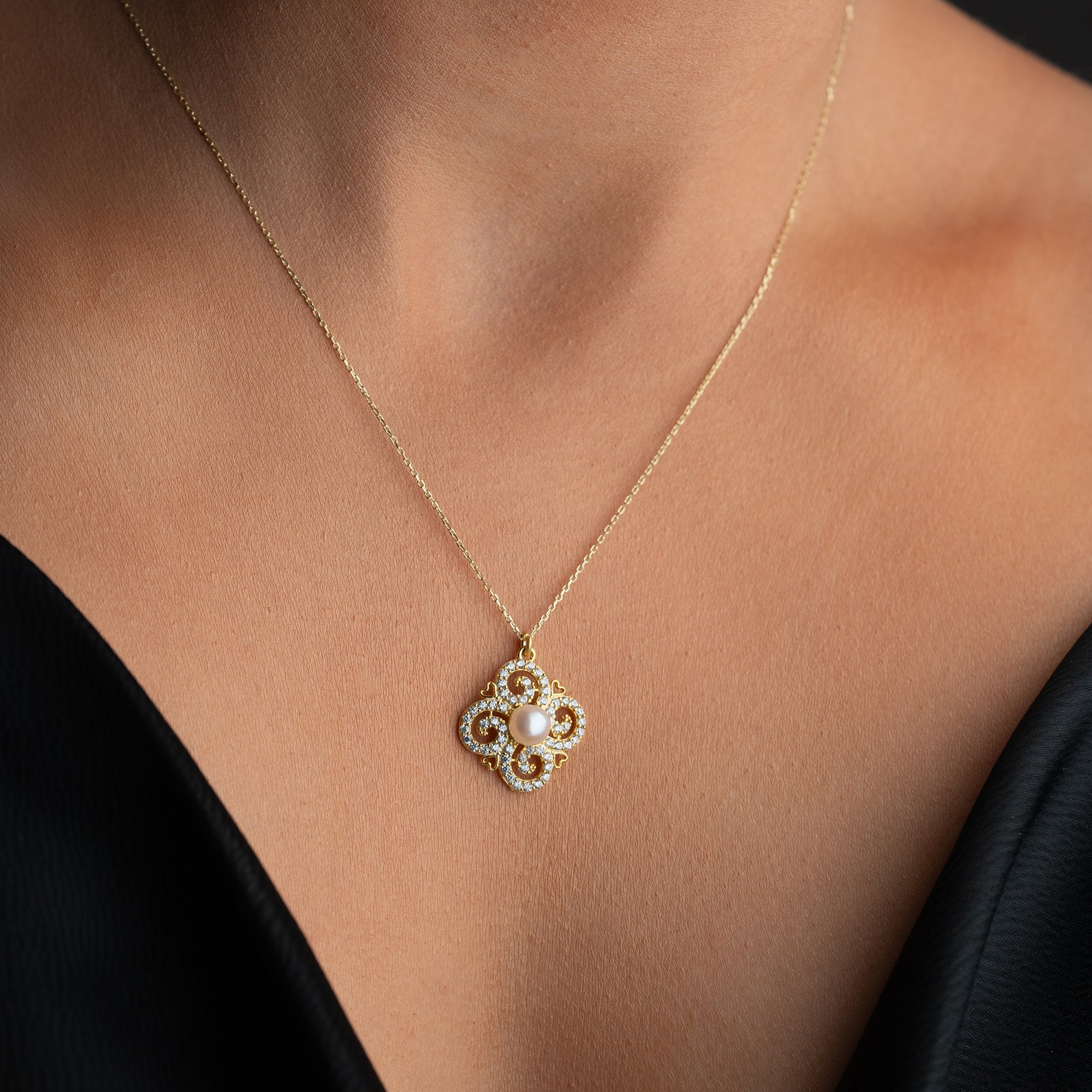 PERLENARMEL MIT BLUMENMOTIV | 925 SILBER