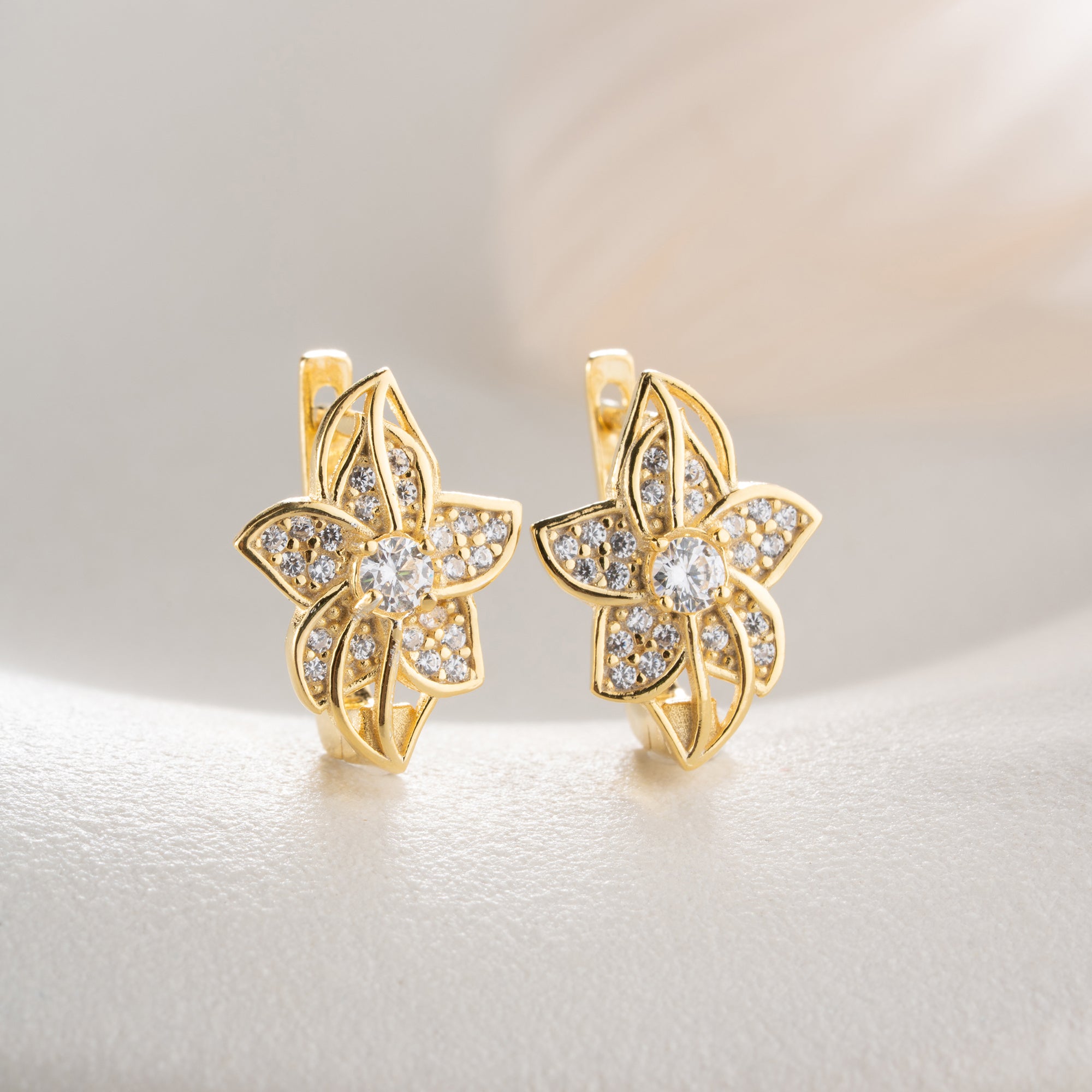 MINIMALISTISCHE BLUME MIT
 OHRRINGE | 925 SILBER
