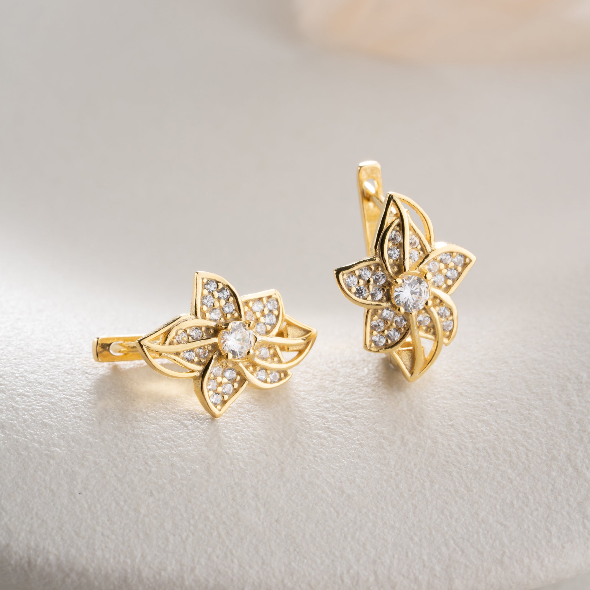 MINIMALISTISCHE BLUME MIT
 OHRRINGE | 925 SILBER